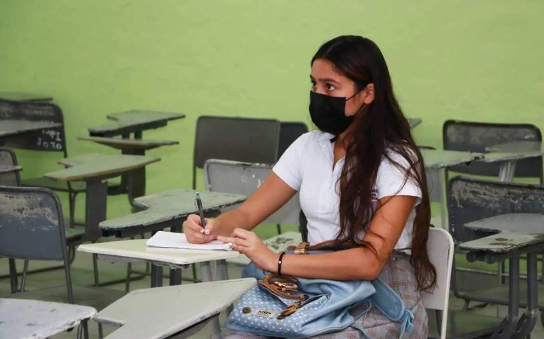 Estudiante del Cobach en su regreso a clases presenciales